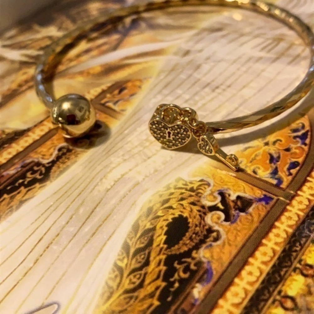 Bangle Key to my heart “ 14k Laminated”
